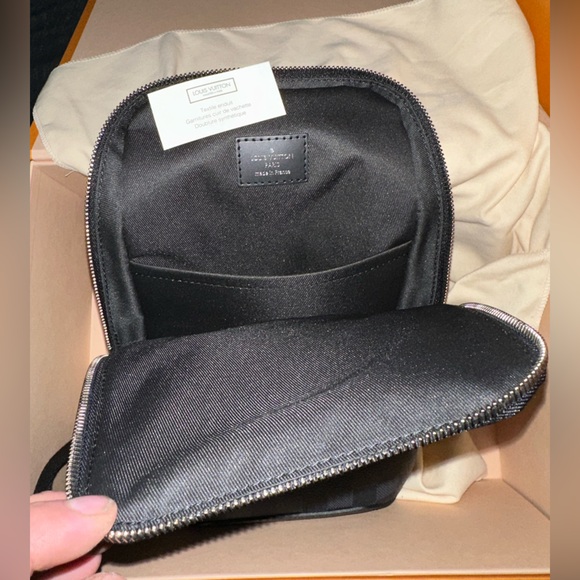 Louis Vuitton AV. Sling Bag in Monogram Canvas - Picture 5 of 7